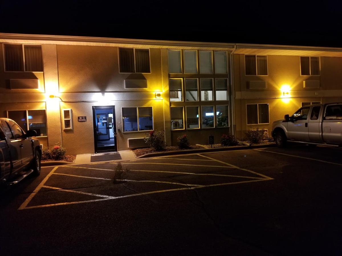 Bilmar Inn & Suites Dell Rapids Buitenkant foto