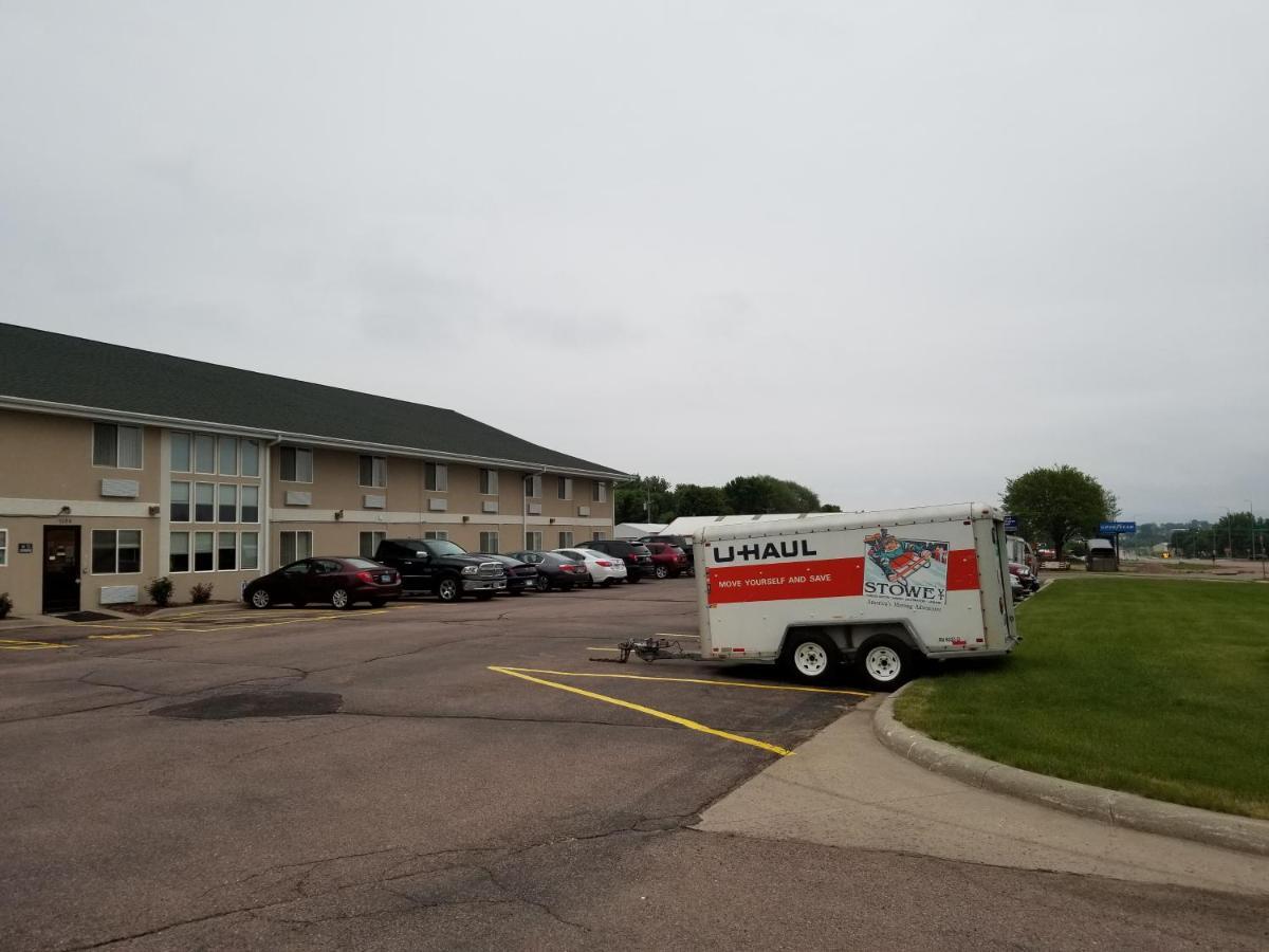Bilmar Inn & Suites Dell Rapids Buitenkant foto
