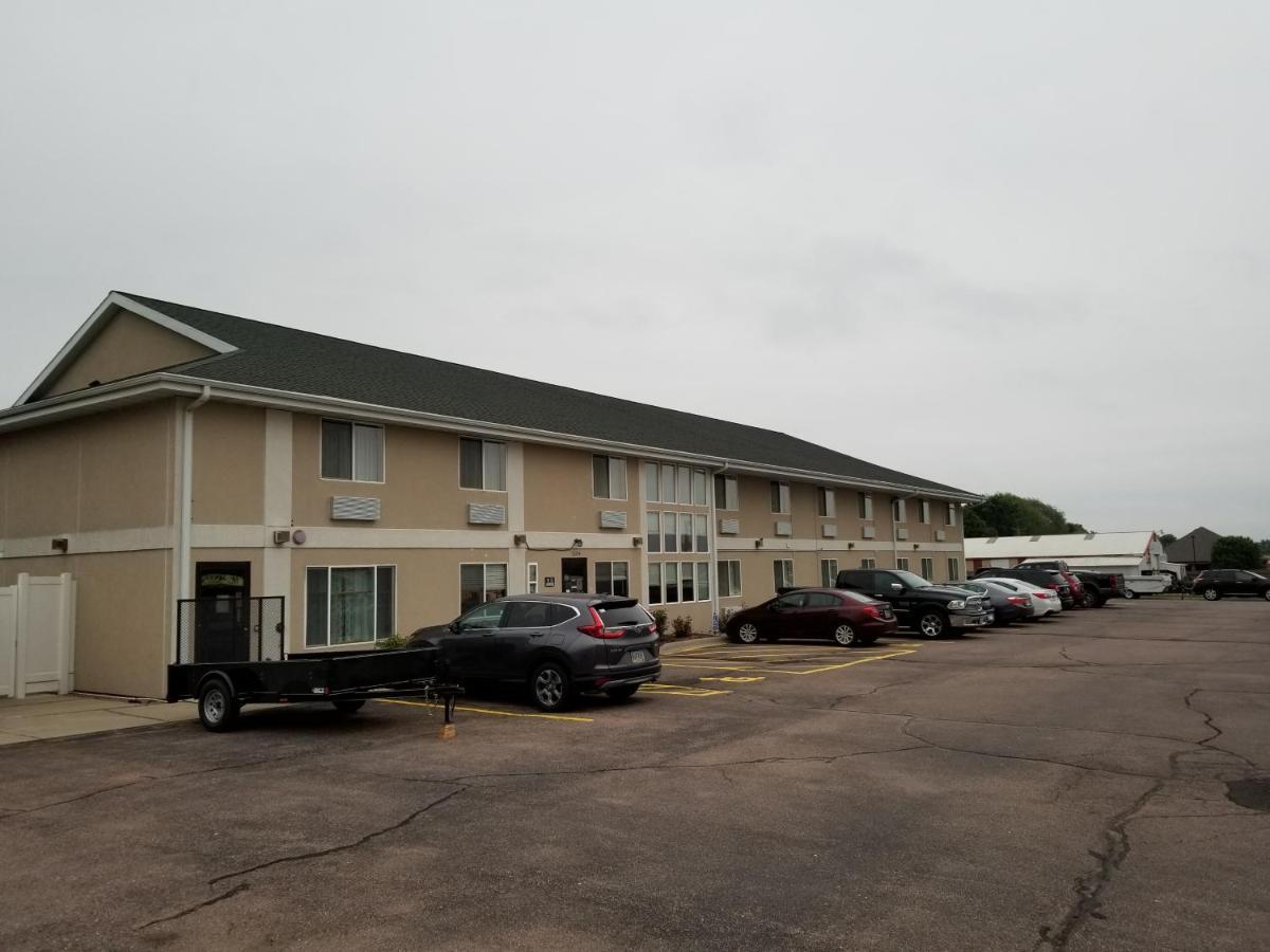 Bilmar Inn & Suites Dell Rapids Buitenkant foto